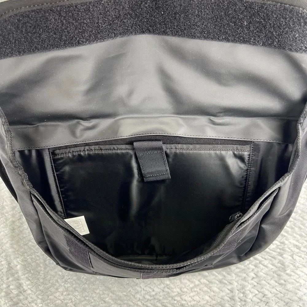 Timbuk2 Catapult Sling Bag Black Laptop Crossbody Commuter Travel OS